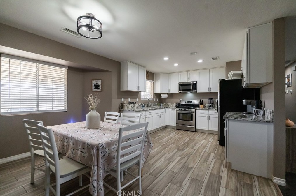 10082 5th Ave, Hesperia CA  92345-2607 exterior