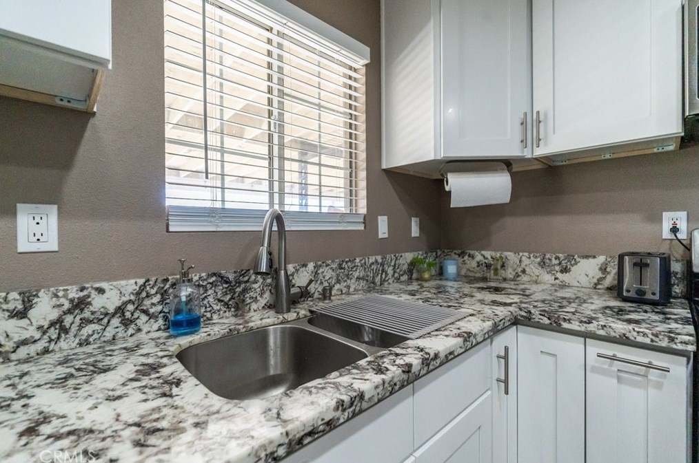 10082 5th Ave, Hesperia CA  92345-2607 exterior