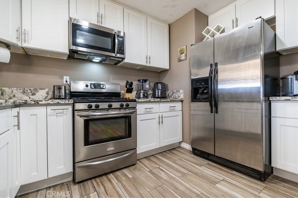 10082 5th Ave, Hesperia CA  92345-2607 exterior