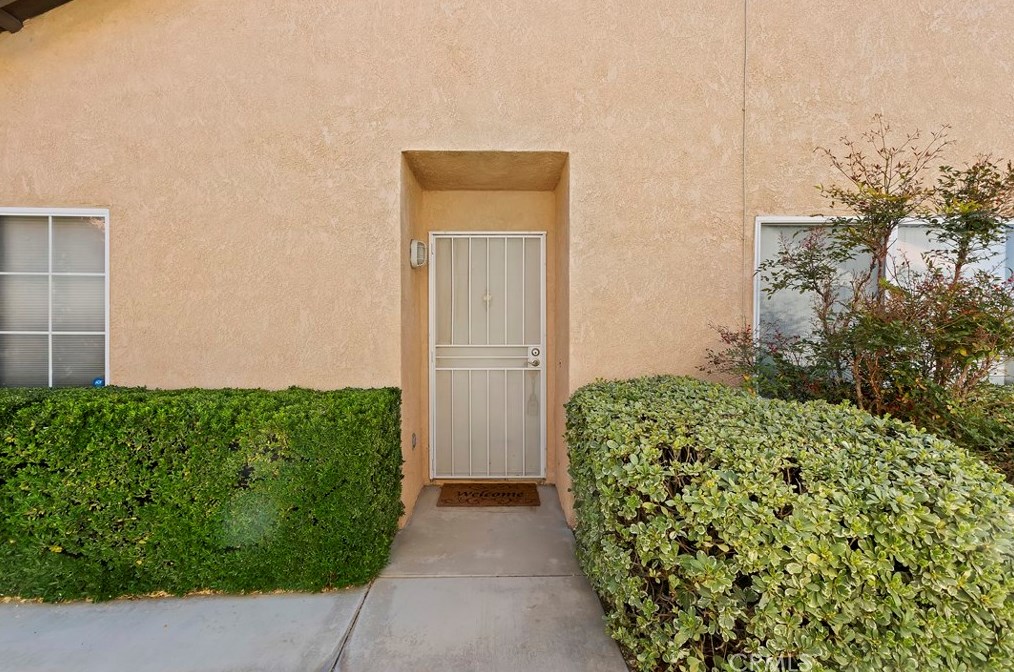 11550 Oak St, Apple Valley, CA 92308