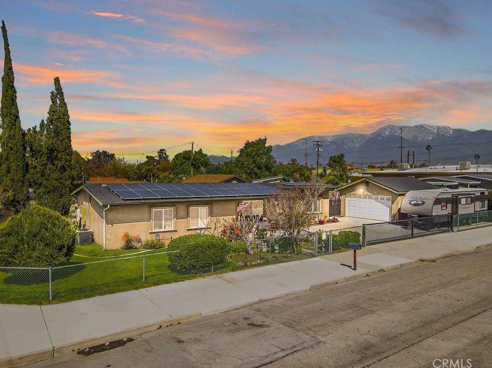 8960 Hemlock Ave, Fontana, CA 92335-4321