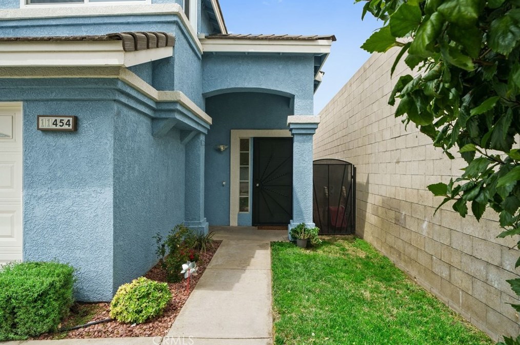11454 Blackstone Ct, Fontana, CA 92337
