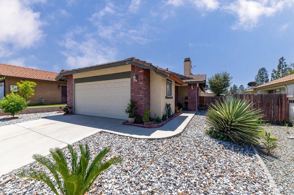 421 E James St, Rialto, CA 92376