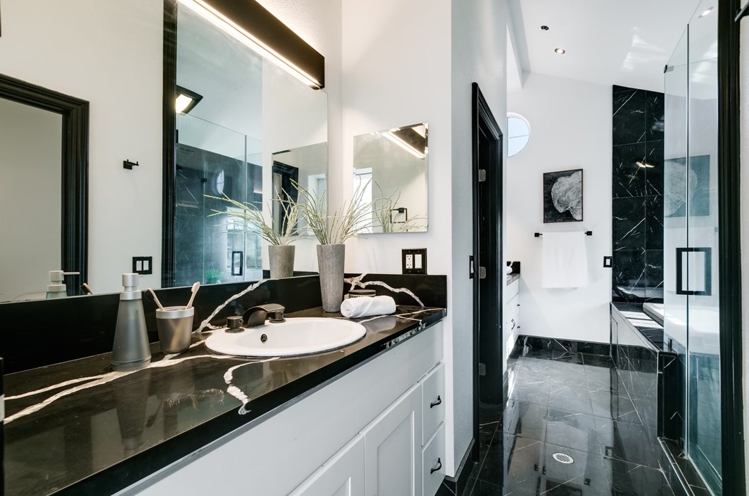 7490 Oxford Ct, Fontana CA  92336-3522 exterior