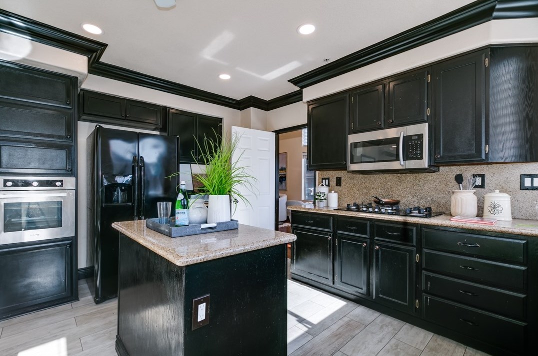 7490 Oxford Ct, Fontana CA  92336-3522 exterior