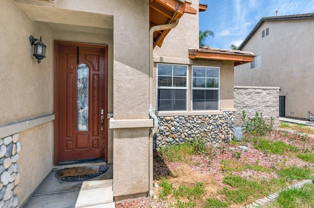 15576 Caroline St, Fontana, CA 92336