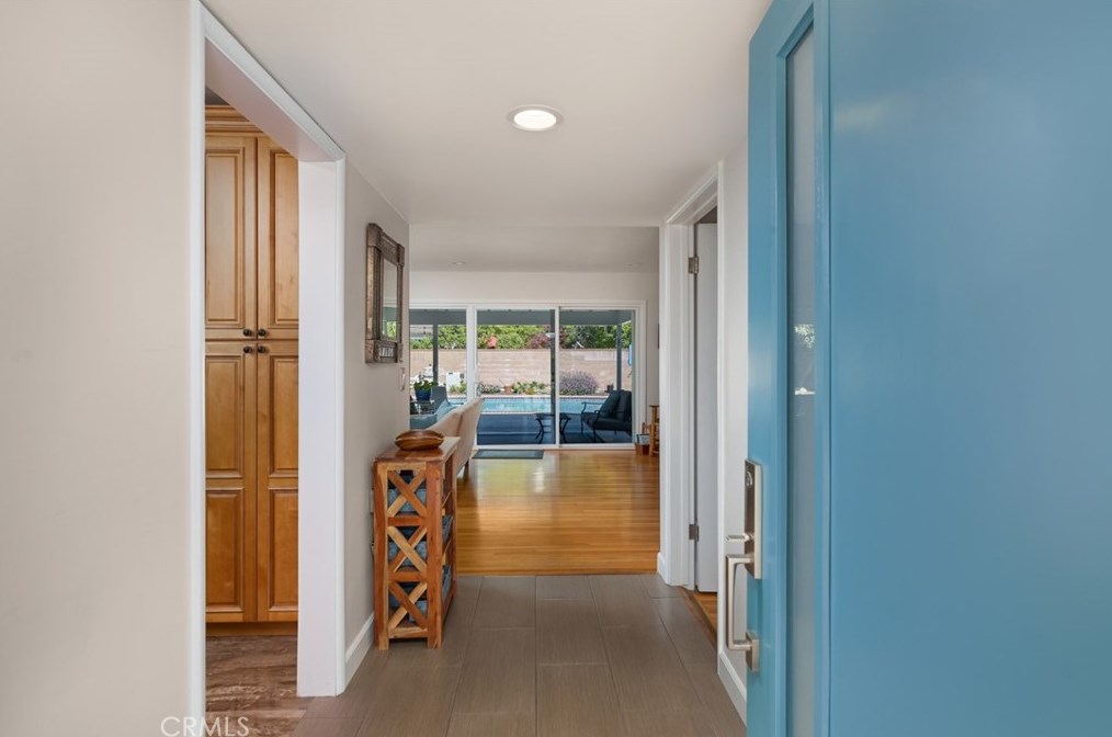 1562 Mural Dr, Claremont CA  91711-3245 exterior