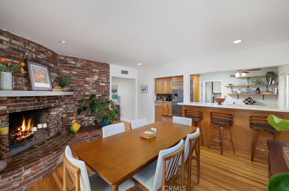 1562 Mural Dr, Claremont CA  91711-3245 exterior