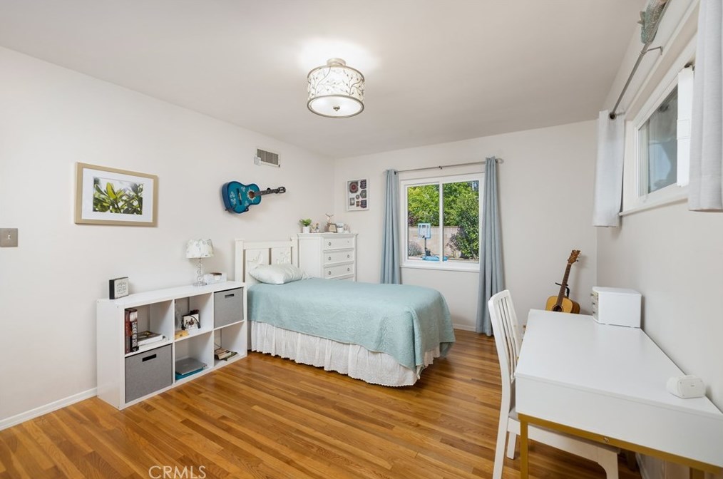 1562 Mural Dr, Claremont CA  91711-3245 exterior