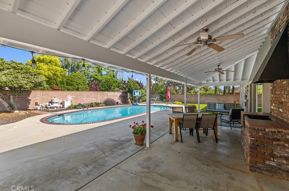 1562 Mural Dr, Claremont CA  91711-3245 exterior