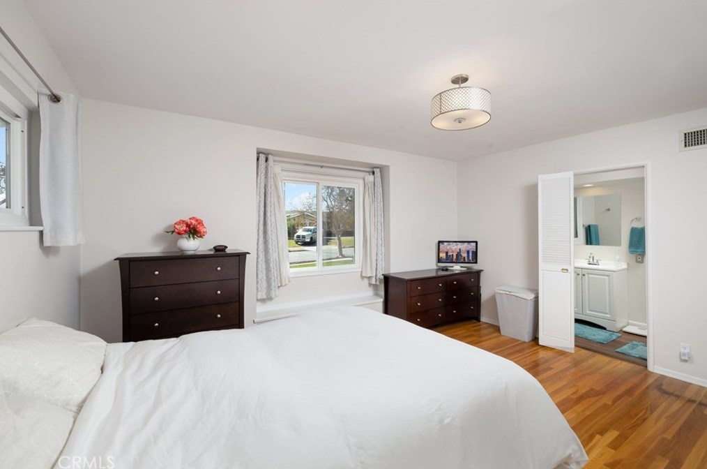 1562 Mural Dr, Claremont CA  91711-3245 exterior