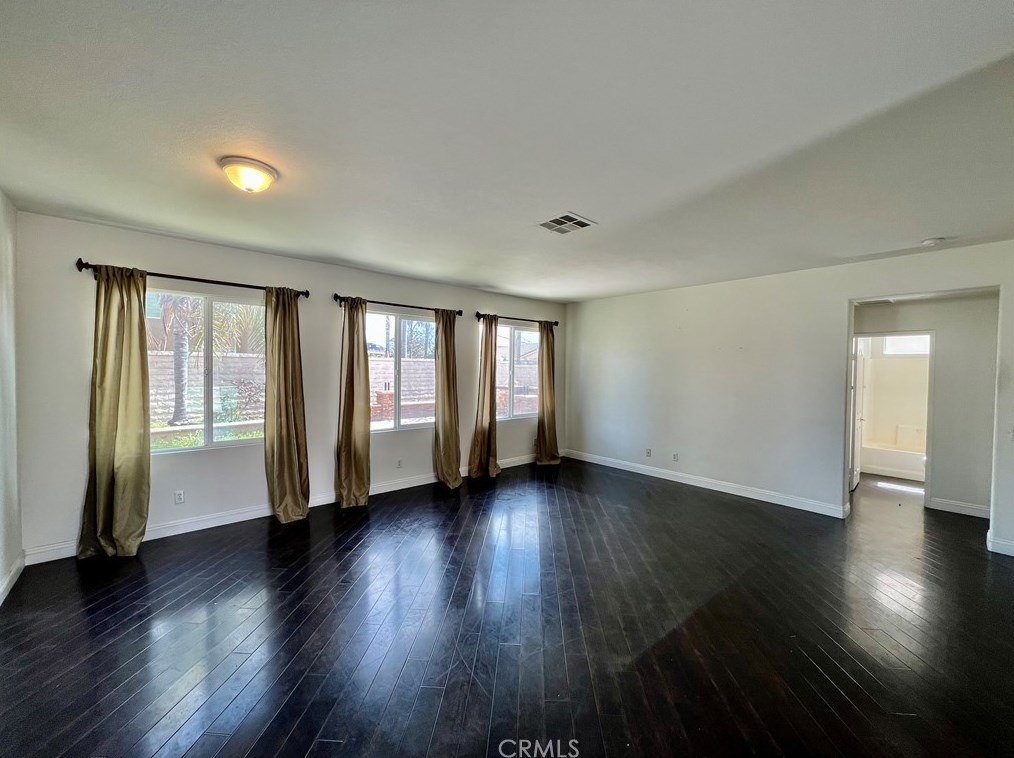 6170 Valencia St, Corona, CA 92880-3090