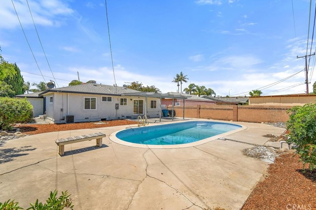 13292 Jasperson Way, Westminster CA  92683-2338 exterior