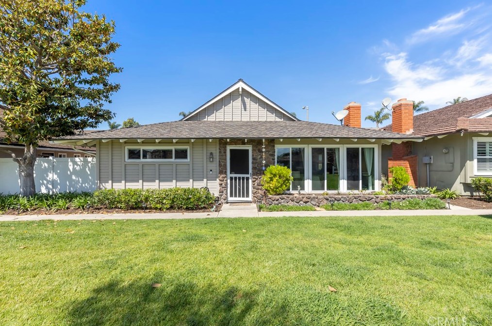 16892 Canyon Ln, Huntington Beach, CA 92649-4011
