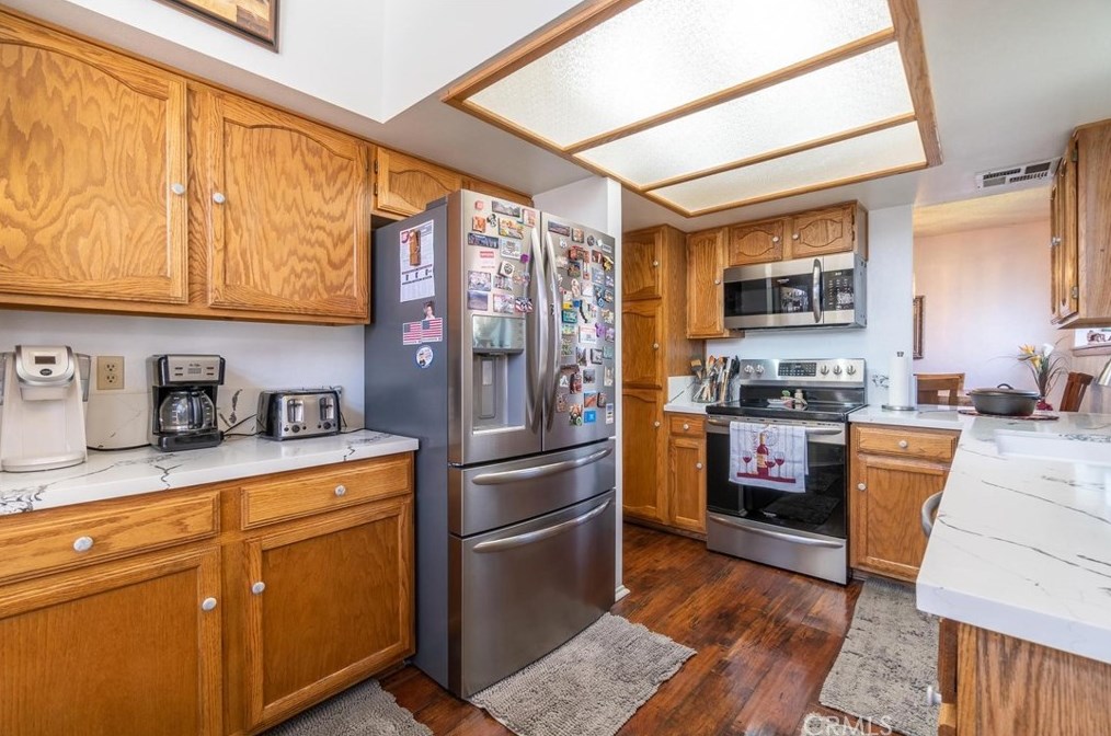 19276 Pine Way, Apple Valley CA  92308-8968 exterior