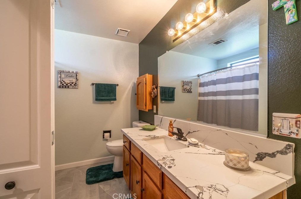 19276 Pine Way, Apple Valley CA  92308-8968 exterior