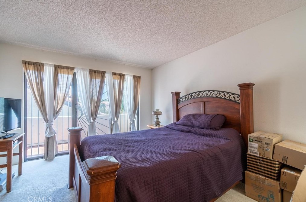 19276 Pine Way, Apple Valley CA  92308-8968 exterior