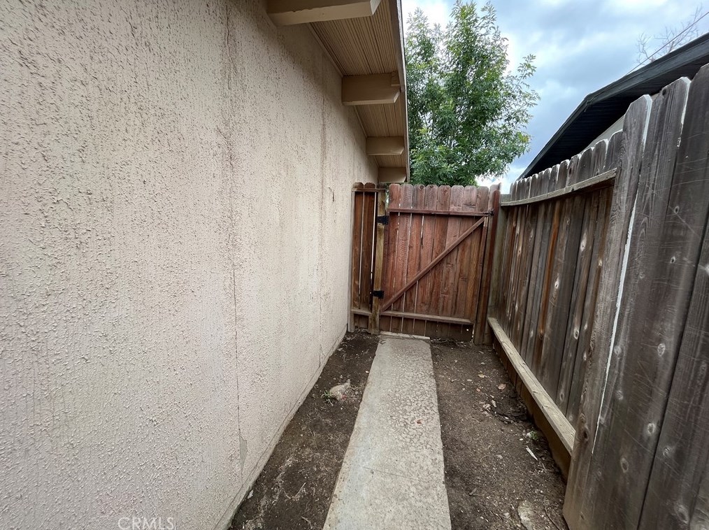 17969 Hatton St, Los Angeles CA  91335-2137 exterior