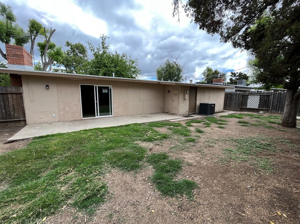 17969 Hatton St, Los Angeles CA  91335-2137 exterior