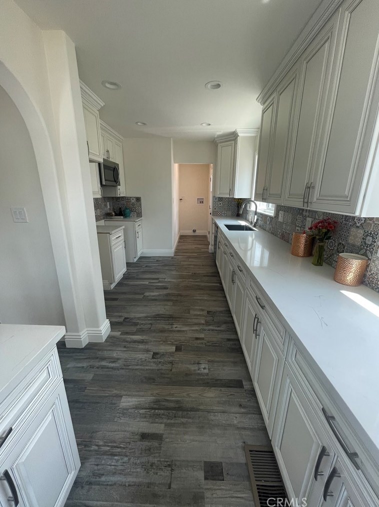 9206 Harvard Blvd, Los Angeles, CA 90047-3801