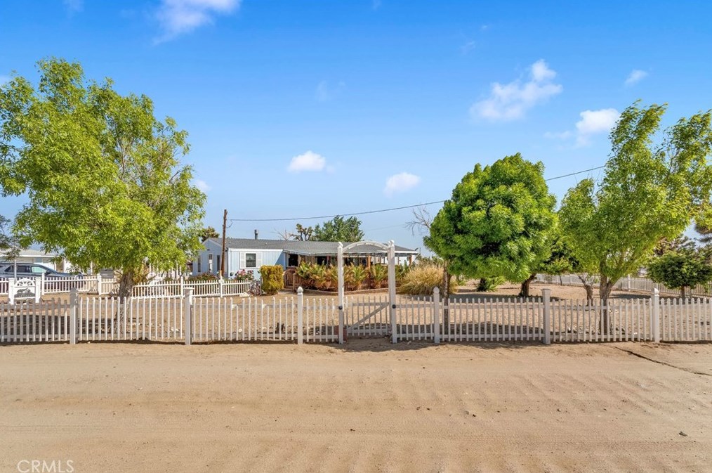 4834 Mazarin Rd, Phelan, CA 92371