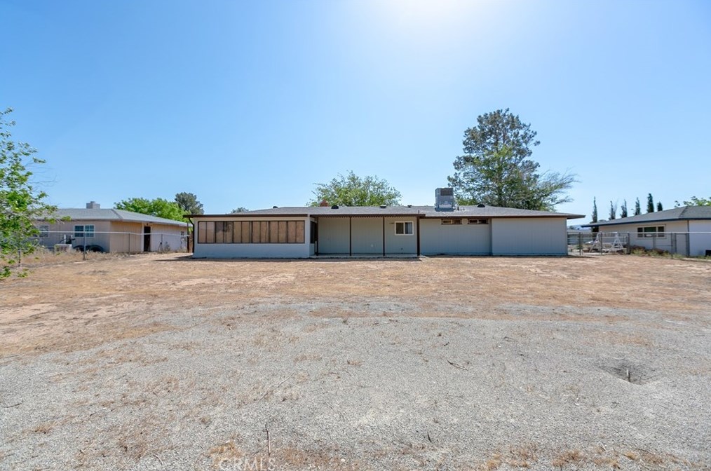 16034 Pawnee Rd, Apple Valley, CA 92307-1840