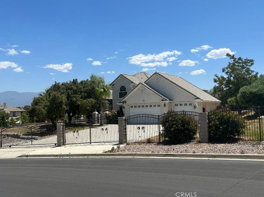 27290 Stonehenge Cir, Hemet, CA 92544-8191