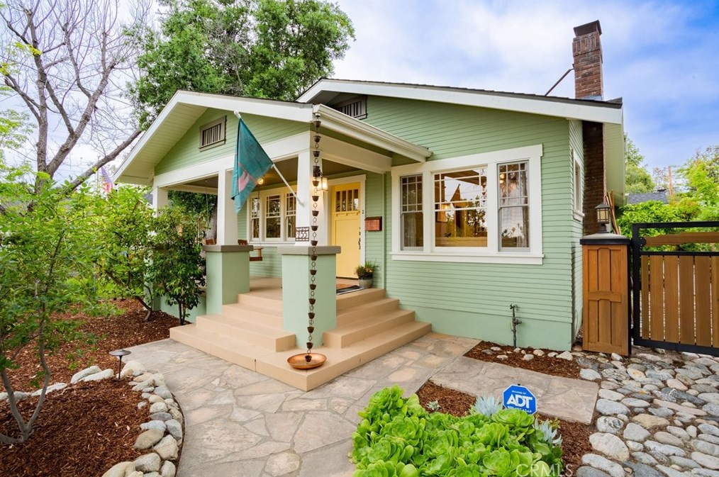 255 10th St, Claremont, CA 91711-3966