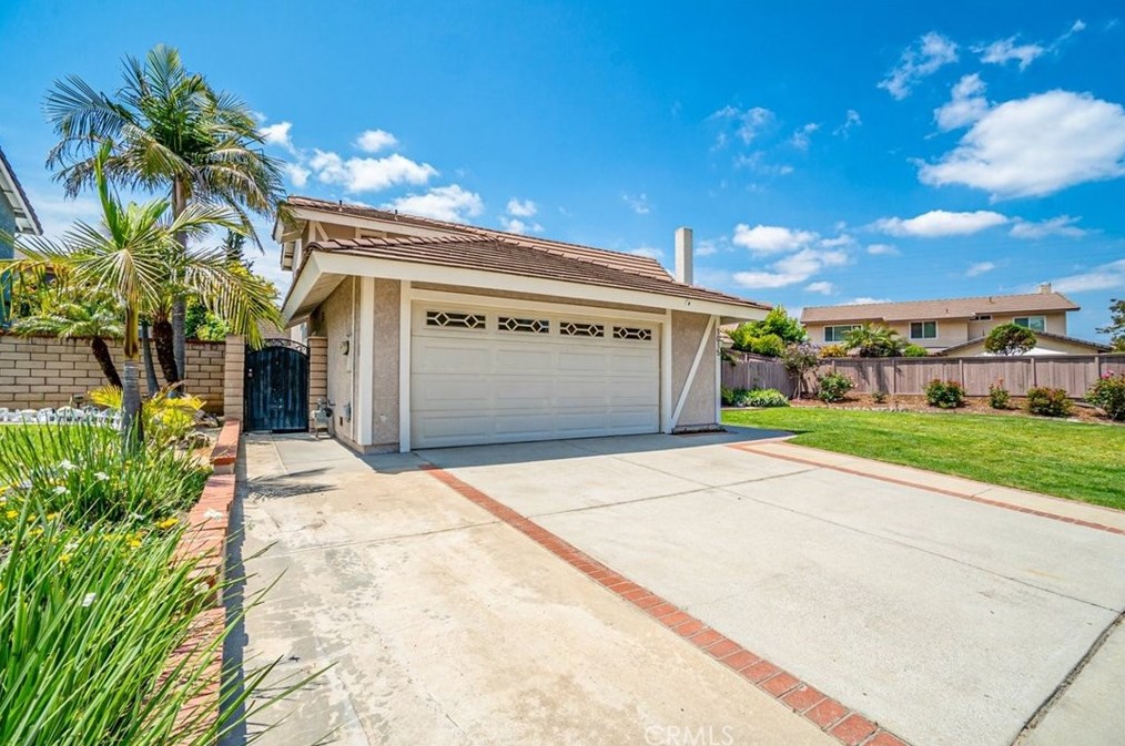 1015 Cogburn Ln, Pomona, CA 91765-4108