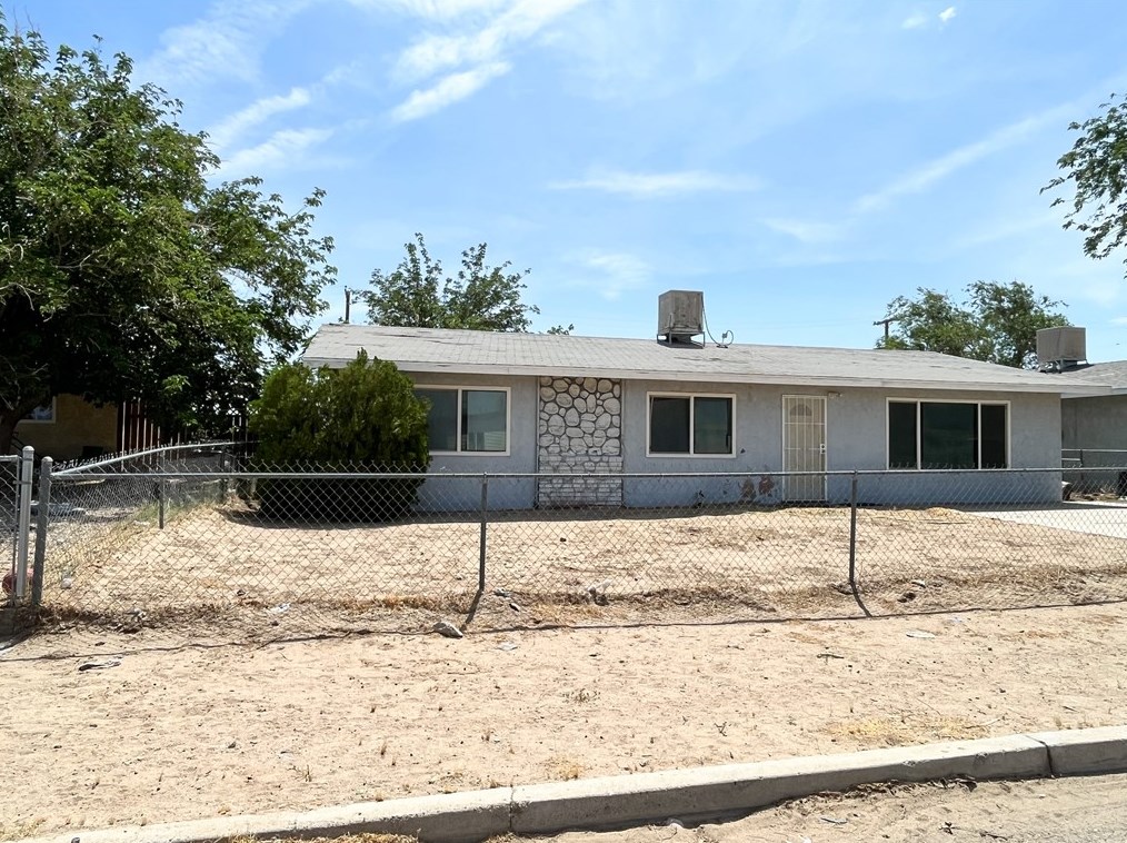 35331 Western Dr, Barstow, CA 92311-7215