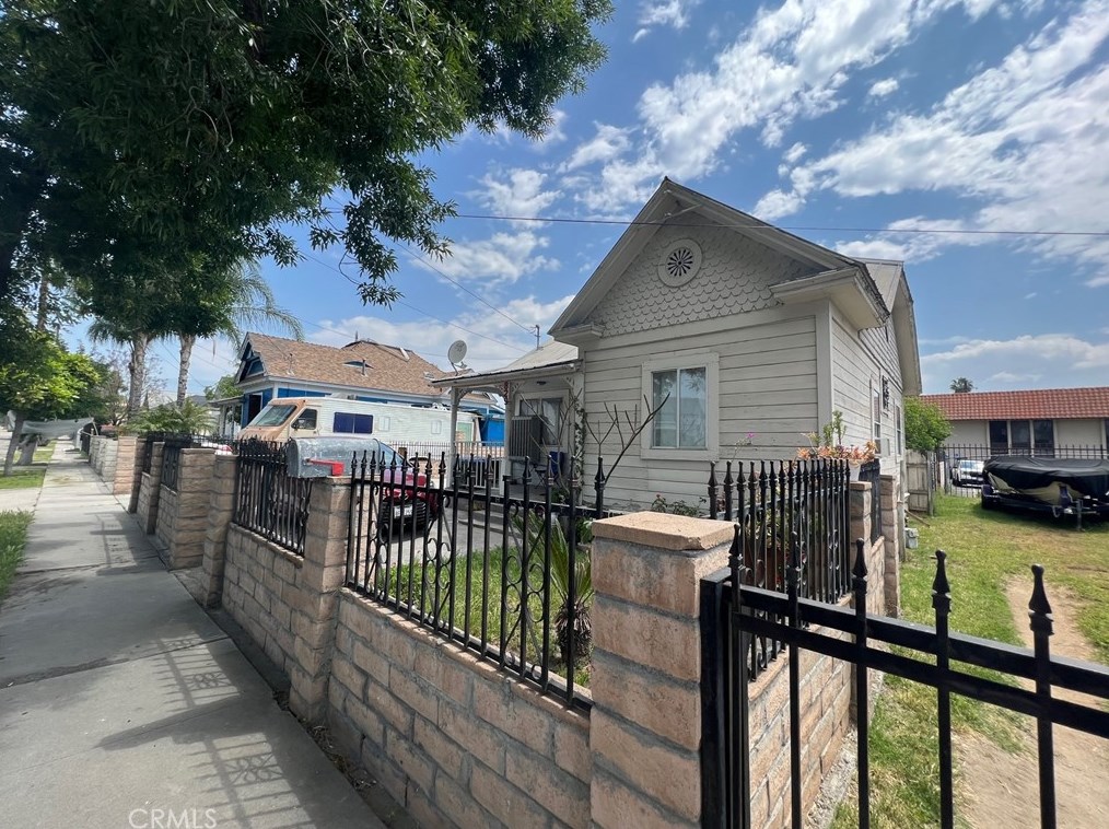 829 N Mayfield Ave, San Bernardino, CA 92401