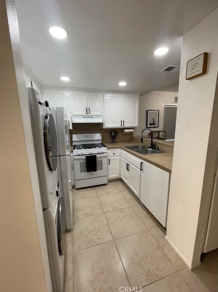 936 Fairway Dr #14, Colton, CA 92324