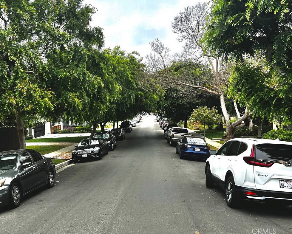 3715 Colonial Ave, Los Angeles, CA 90066-3623