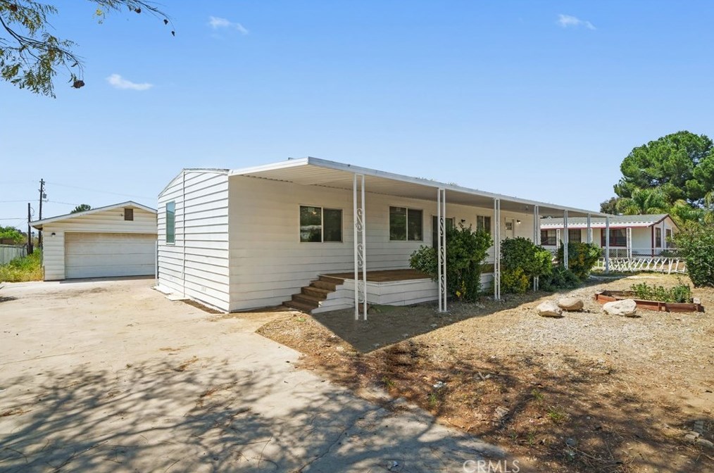 25355 El Paraiso Dr, Homeland, CA 92548-9798