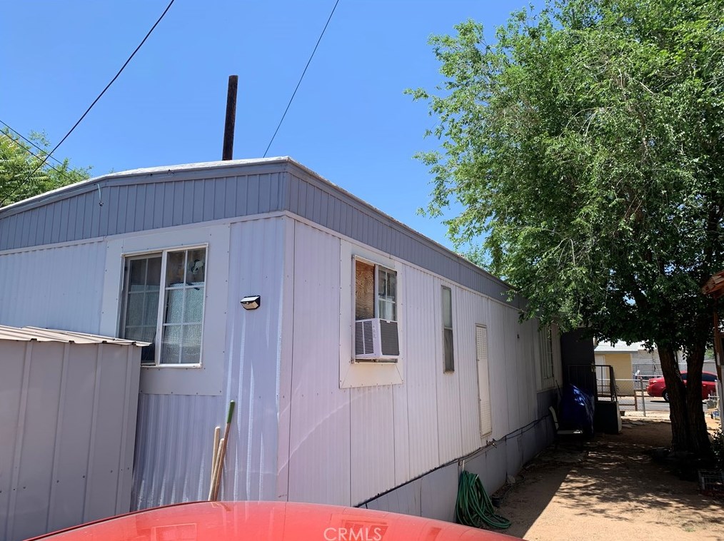 13892 Pioneer Rd, Apple Valley, CA 92307-4336
