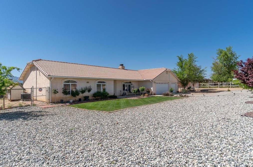 18321 Pacific St, Hesperia, CA 92345-5526
