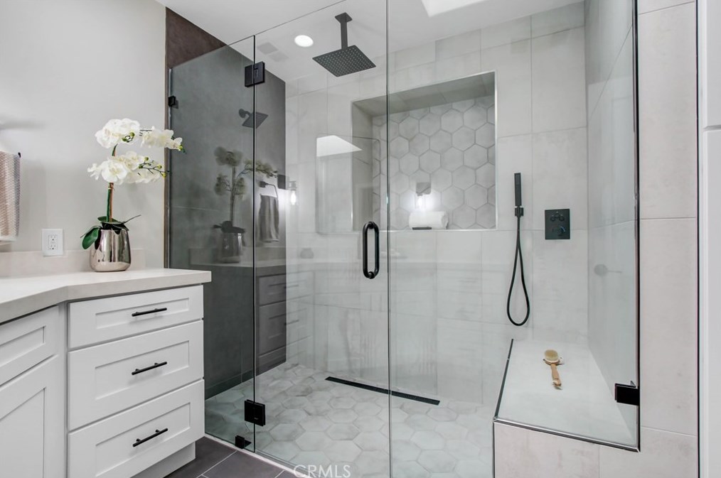 18871 Rosita St, Los Angeles CA  91356-5102 exterior