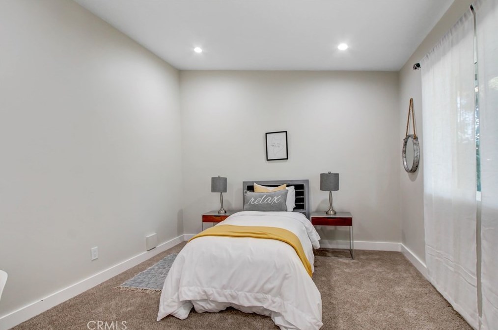 18871 Rosita St, Los Angeles CA  91356-5102 exterior