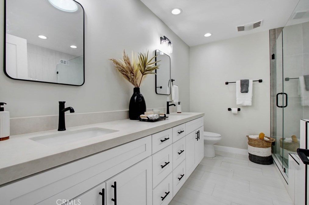 18871 Rosita St, Los Angeles CA  91356-5102 exterior