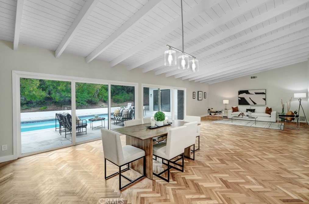 18871 Rosita St, Los Angeles CA  91356-5102 exterior