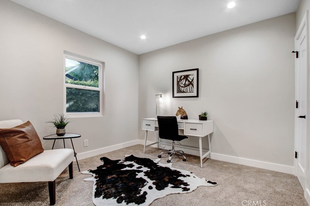 18871 Rosita St, Los Angeles CA  91356-5102 exterior