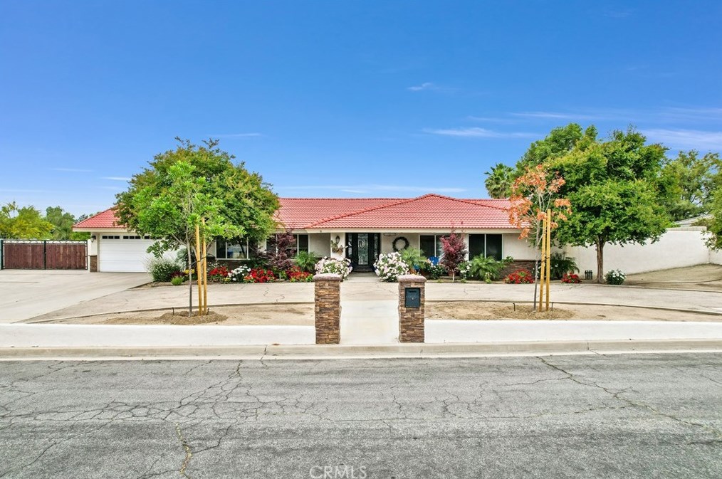 11820 Overland Dr, Fontana, CA 92337-7642