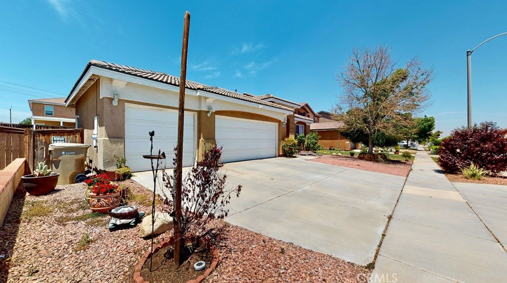 9568 Tanzanite Ave, Hesperia, CA 92344