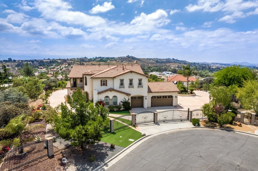 17671 Morocco Ct, Riverside, CA 92504