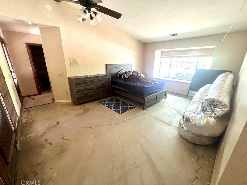 16045 Lime St, Hesperia CA  92345-4029 exterior