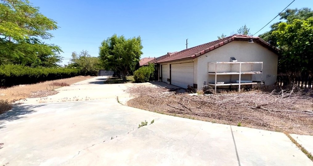 16045 Lime St, Hesperia CA  92345-4029 exterior