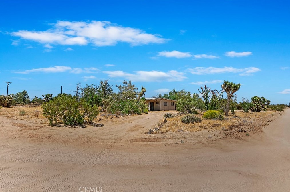 57512 Canterbury St, Yucca Valley, CA 92284-1991