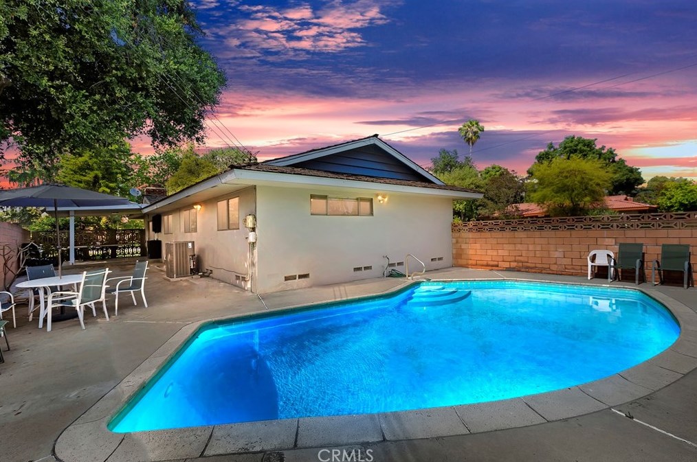 194 Monroe Ave, Pomona, CA 91767-3822