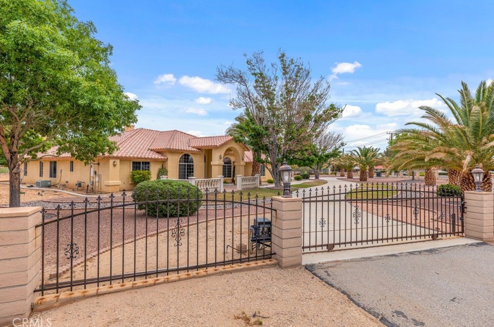 14519 Choco Rd, Apple Valley, CA 92307-5263