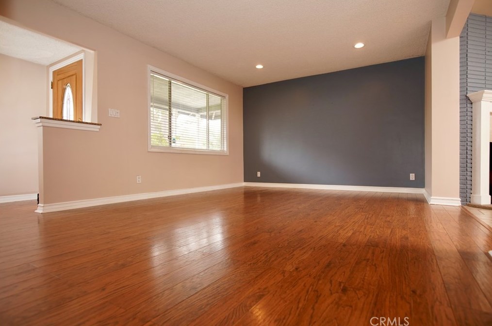 537 W Whitcomb Ave, Glendora, CA 91741